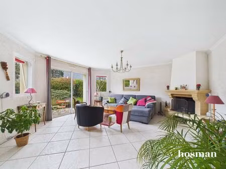 ravissante maison non mitoyenne de 174 m2 avec 6 chambres  jardin et garage au calme en fo