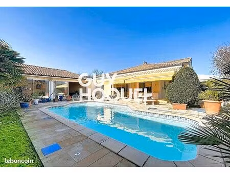 villa 7 pièces 226 m²