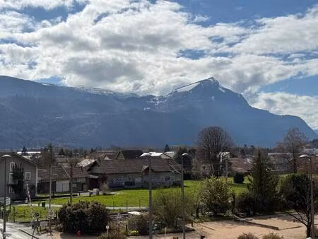ensoleillement maximum  vue imprenable sur les montagnes et proche de toutes les commodité