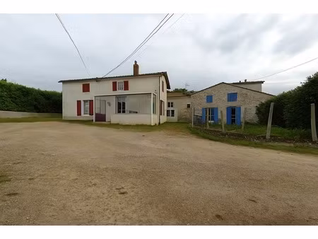 ensemble de 2 maisons louées à vendre 10 pièces azay le brule (79)