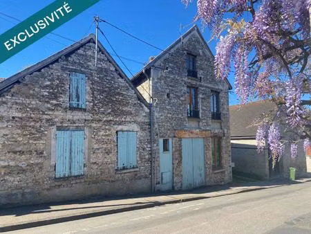 grande maison de village en pierre