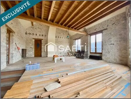 grande maison de village en pierre