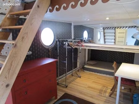 chambre sur une péniche près de la défense