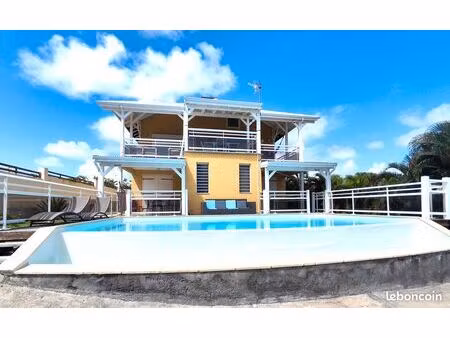 grand t2 meublé – terrasse + piscine – plage à pied – petit-havre