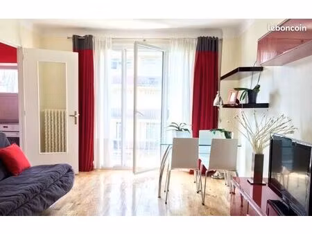 studio 1 pièce 30 m²