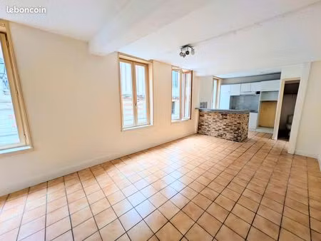 t2 centre ville rénové 49m2