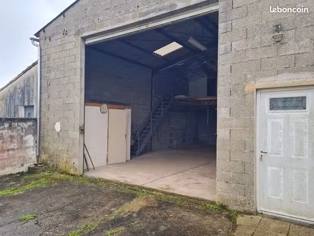 entrepot ou garage a louer 17530