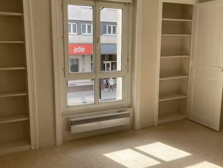 location appartement 1 pièce 29 m² à le mans (72000)