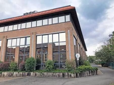 bureaux de 932 m² le long du r0