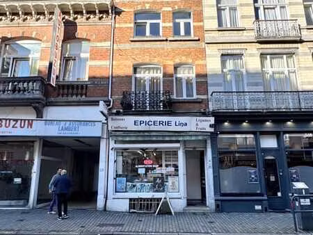 boutique de 50 m² + caves - vdk