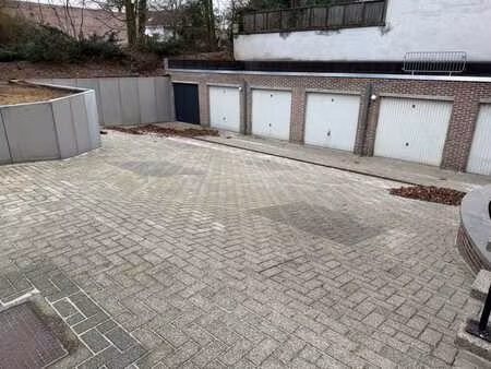 garage à louer à waterloo  avenue des hirondelles