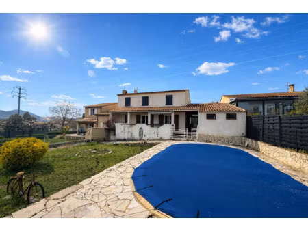 maison familiale avec jardin et piscine quartier recherché