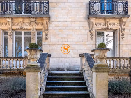 location locaux professionnels 10 m² à chantilly (60500)  650 €