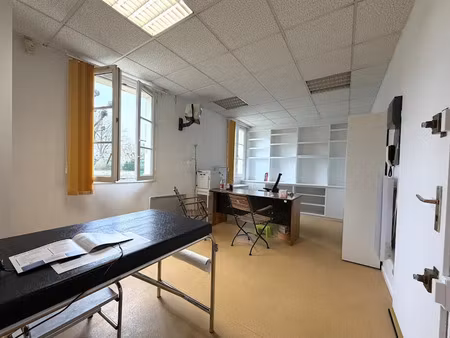location locaux professionnels 52 m² à chantilly (60500)  1 075 €