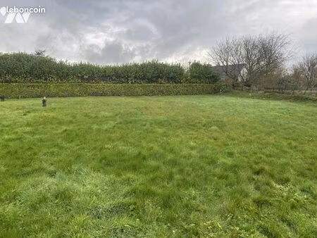 terrain 600 m² lanmeur