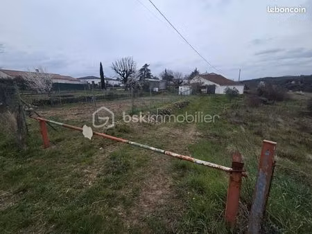 terrain 893 m² rousson