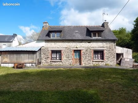 maison poullaouen au calme