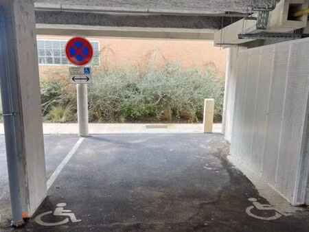 place de parking bruguières