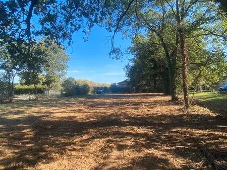 terrain constructible 1324m²