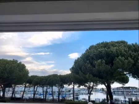 studio cabine meublé 27 m² + terrasse 7 m² + place parking privé – vue marina / vue mer – 