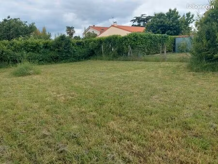 terrain 570 m² aucamville