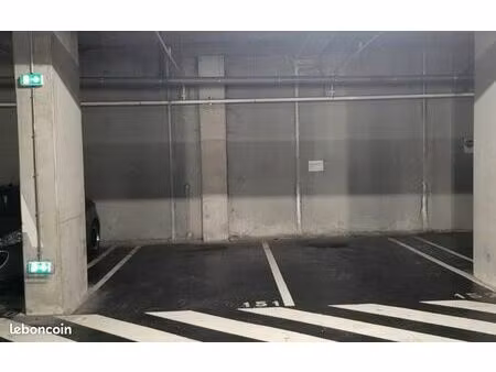 parking/box/garage proche tram