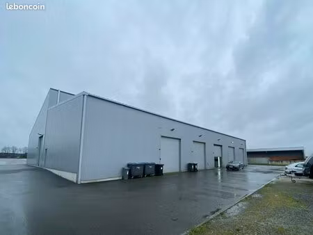 local d'activite 140 m² corps nuds