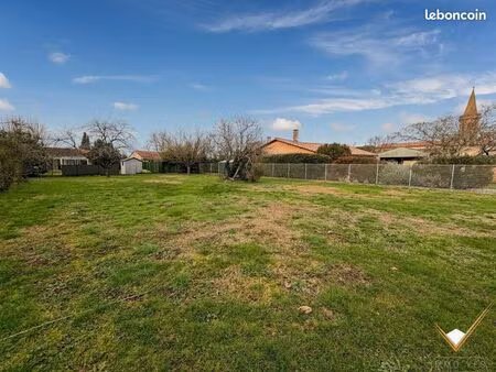 terrain 760 m² saint-hilaire