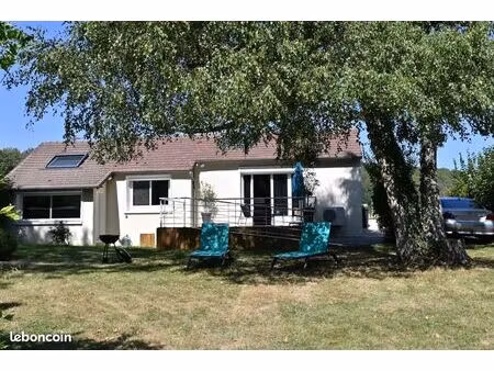 maison avec spa et bord d'eau