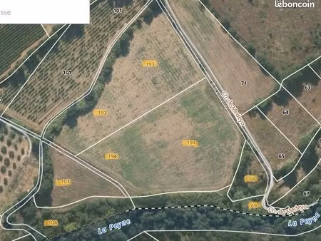 terrain agricole en bordure de rivière