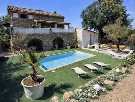 mas de caractère rénové en pierre rénovée avec piscine