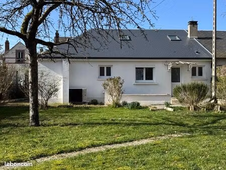 maison entièrement rénovée proche commerces et transports