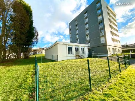 local professionnel 100m²