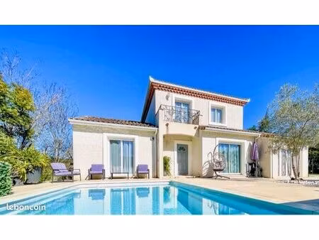 maison 150 m2 avec piscine – 3/4 chambres – proche auch – environnement calme et agréable