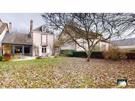 maison 8 pièces 247 m²