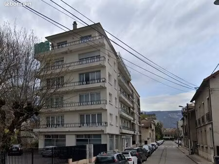 grand appartement t3 71.20m2