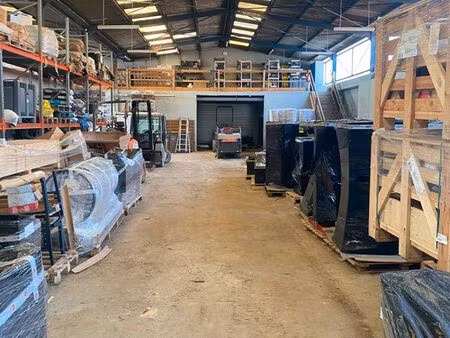 à louer – bâtiment industriel 1000 m² + 2000 m² de terrain – saint-brès