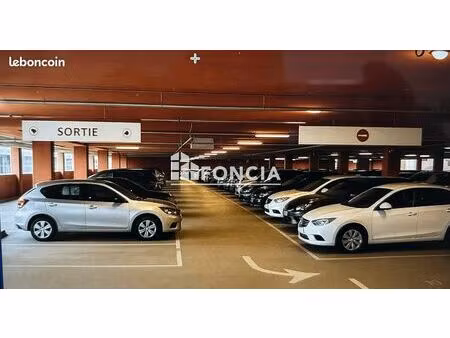 place de parking - sécurisé - rive droite - quai