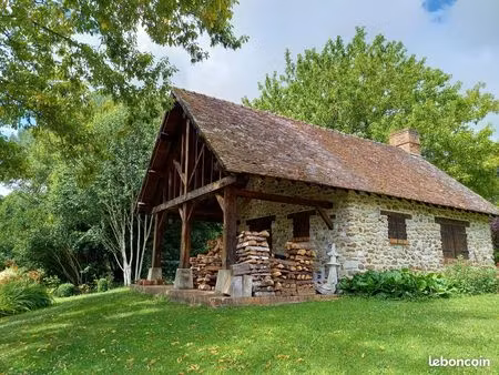propriété en pierres avec vue sur la vallée