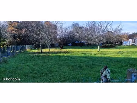 terrain constructible de 677 m2 vertheuil (33180)