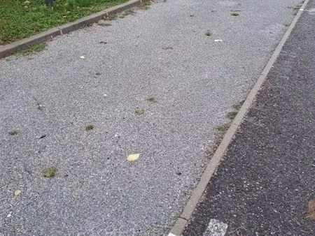 place de stationnement extérieure