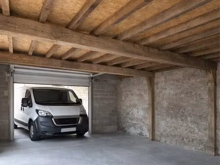 box de stockage 68 mètres au sol