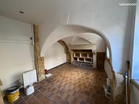 local professionnel 20 m² – gallargues centre – rdc