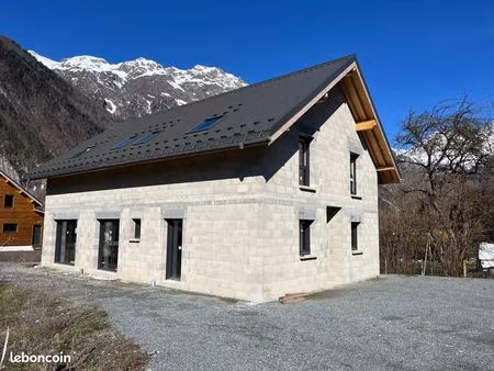 appartement 1 pièce 103 m²