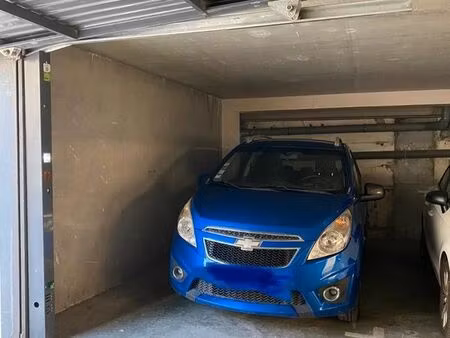 place de parking sécurisée proche gare & place andré meunier