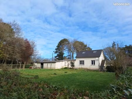 maison 4 pièces à usage de chambres  sur 1397 m2 de terrain