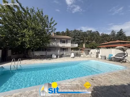 villa 7 pièces 200 m²