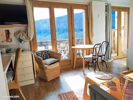 a vendre joli studio   au calme  lumineux et belle vue   lans en vercors