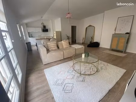 appartement 80 m² – centre historique lectoure – 2 ch – dernier étage – dpe c