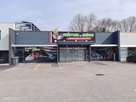 location local 232m²